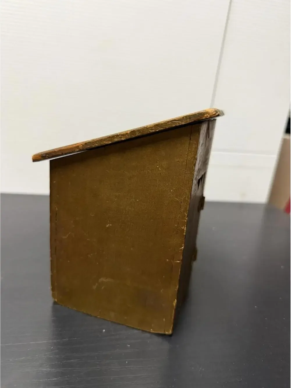 Vintage Wooden Outhouse Cigarette Dispenser Holder Novelty Rustic Bathroom Decor